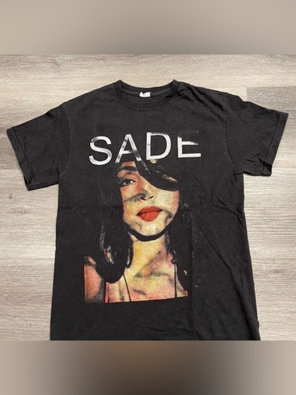 Vintage Sade Soldier Of Love Tour Print
Tee - Size MEDIUM’